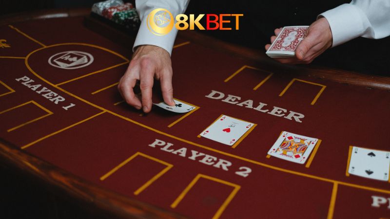 Tìm hiểu thật kỹ luật chơi Poker 8kbet trước khi bắt đầu